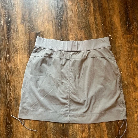 Columbia Hiking Skort, Size Large - Picture 3 of 6